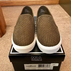NWT ✨ MIA Slip-on Sneakers